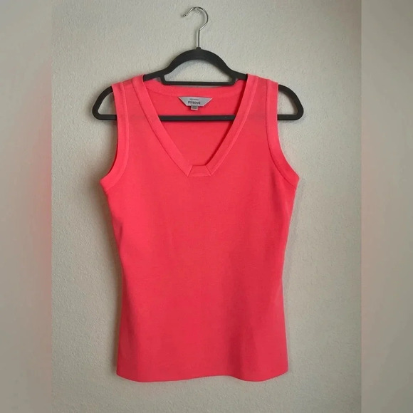 Exclusively Misook women’s acrylic neon pink square sleeveless Vneck top size XS - Picture 1 of 6